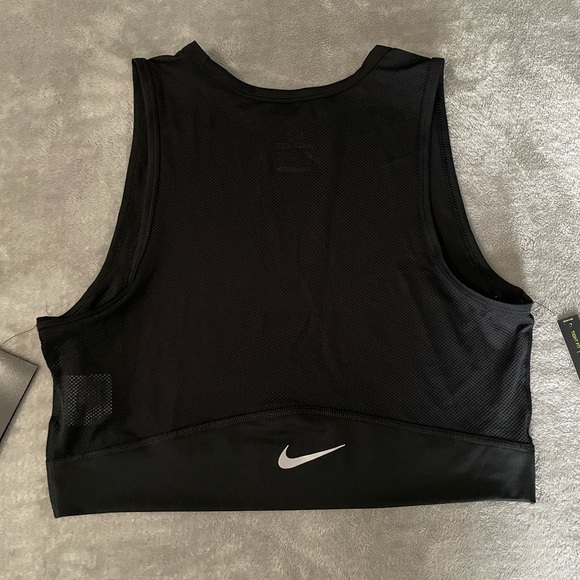 NWT Nike Dri-Fit black top Size Large - Picture 2 of 2